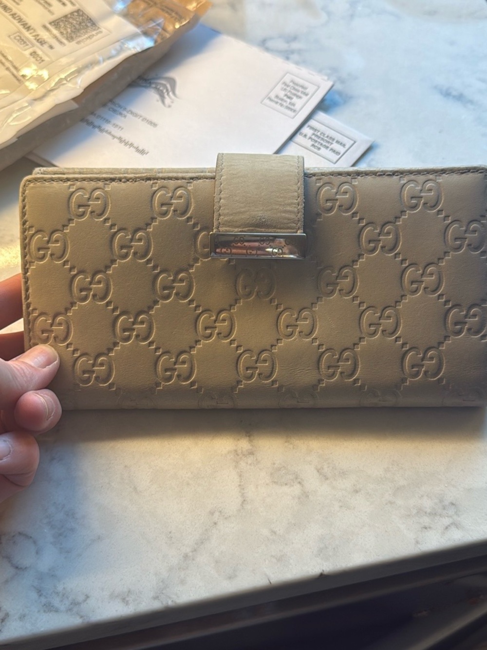 Authentic Gucci included COA certification Gold Embossed wallet - Picture 15 of 16